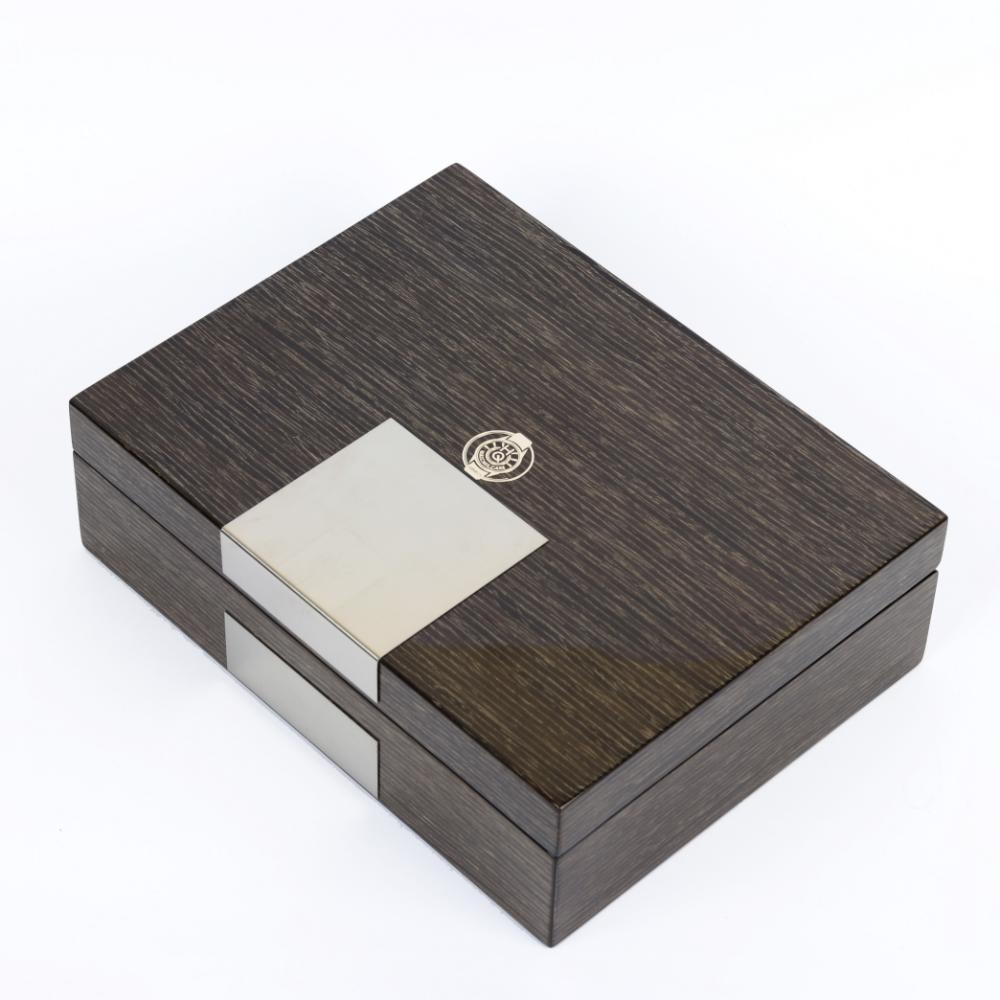 Walnut Case 4 Watch Slots & Jewelry Chamber
